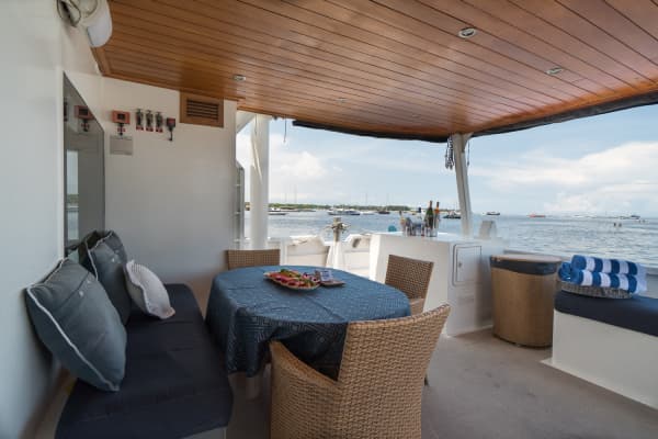 Haruku Yacht Charter