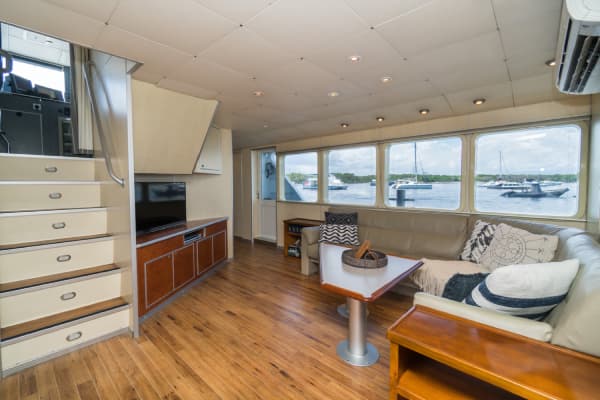 Haruku Yacht Charter