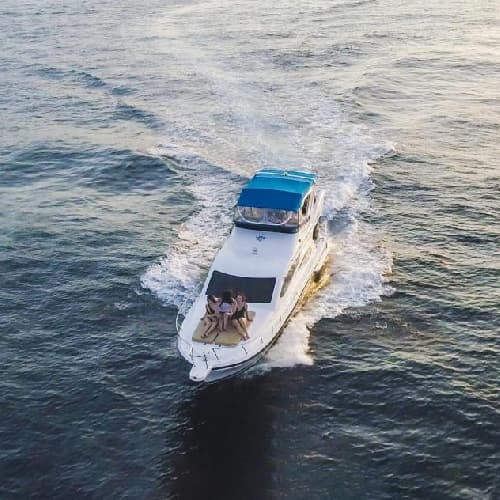 Queen Ruizi 18 Yacht Charter